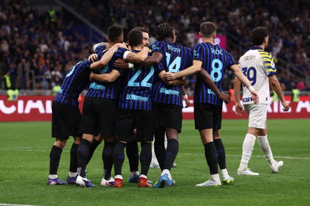 Henrikh Mkhitaryan (Fc Internazionale) celebrates after scoring his team s second goal with team mates, Serie A, FC Internazionale v Parma Calcio 1913, Giuseppe Meazza, May 3, 2026, Milan, Italy.