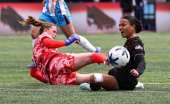 May 3, 2026, Illinois, USA: May 3, 2026, Evanston, Illinois, USA: Chicago Stars goalkeeper ALYSSA NAEHER (1) blocks a shot by Portland Thorns midfielder MIMI ALIDOU (26) in the second half during a National Women s Soccer League match at Northwestern Medicine Field at Martin Stadium. USA - ZUMAbm6_ 20260503_znp_bm6_005 Copyright: xH.xRickxBammanx