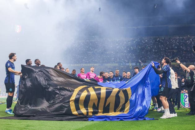 CALCIO - Serie A - Inter - FC Internazionale vs Parma Calcio FC Internazionale players celebrate the victory of the Serie A 2025 26 title during Serie A 2025 26 football match between FC Internazionale and Parma Calcio 1913 at San Siro Stadium in Milan, Italy Milan Italy  Copyright: xIPAxSport ABACAx