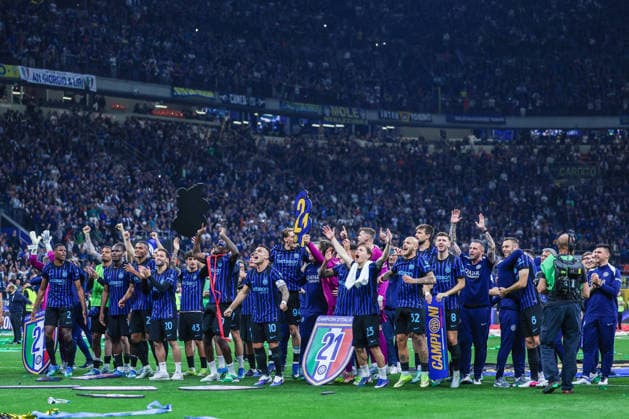 CALCIO - Serie A - Inter - FC Internazionale vs Parma Calcio FC Internazionale players celebrate the victory of the Serie A 2025 26 title during Serie A 2025 26 football match between FC Internazionale and Parma Calcio 1913 at San Siro Stadium in Milan, Italy Milan Italy  Copyright: xIPAxSport ABACAx
