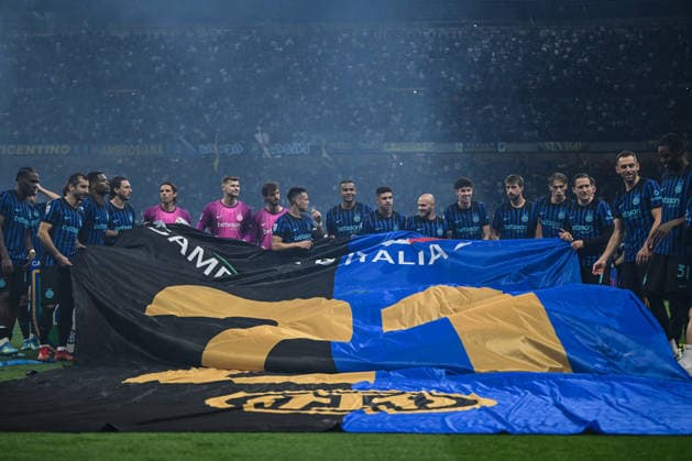 CALCIO - Serie A - Inter - FC Internazionale vs Parma Calcio Inter FC players celebrate the club s 21th Scudetto with fans after the Italian Serie A football match between Inter FC Internazionale and Parma Calcio 1913 on 3 of May 2026 at Giuseppe Meazza San Siro Siro stadium in Milan, Italy. Credit: Tiziano Ballabio Milan Italy  Copyright: xIPAxSport ABACAx