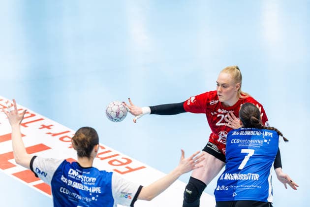 03 05 2026, GER, Handball, Women, Season 2025 2026, Alsco 1 Bl, PlayOff Semi-Final Game 2, Thueringer HC HSG Blomberg Lippe Nieke Kuehne HSG Blomberg Lippe , Diana Doegg Magnusdottir HSG Blomberg Lippe , Johanna Reichert Thueringer HC,29 99947 Bad Langensalza Salza Halle Sporthalle Mehrz Thüringen Germany