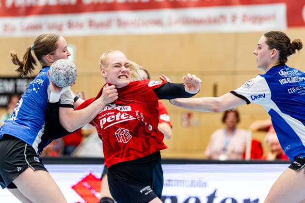 03.05.2026, GER, Handball, Frauen, Saison 2025 2026, Alsco 1.Bl, PlayOff Halbfinale Spiel 2, Thueringer HC - HSG Blomberg-Lippe Nieke Kuehne (HSG Blomberg-Lippe), Johanna Reichert (Thueringer HC,29), Andrea Jacobsen (HSG Blomberg-Lippe) 99947 Bad Langensalza Salza Halle Sporthalle Mehrz Thüringen Deutschland *** 03 05 2026, GER, Handball, Women, Season 2025 2026, Alsco 1 Bl, PlayOff Semi-Final Game 2, Thueringer HC HSG Blomberg Lippe Nieke Kuehne HSG Blomberg Lippe , Johanna Reichert Thueringer HC,29 , Andrea Jacobsen HSG Blomberg Lippe 99947 Bad Langensalza Salza Halle Sporthalle Mehrz Thüringen Germany