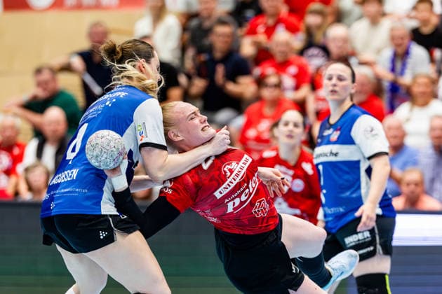 03 05 2026, GER, Handball, Women, Season 2025 2026, Alsco 1 Bl, PlayOff Semifinal Game 2, Thueringer HC HSG Blomberg Lippe Andrea Jacobsen HSG Blomberg Lippe , Johanna Reichert Thueringer HC,29 99947 Bad Langensalza Salza Halle Sporthalle Mehrz Thüringen Germany