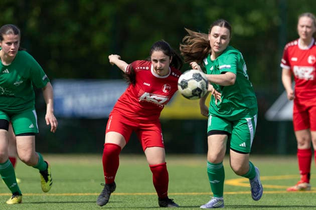 Thuringia Cup Semi-Final Women Saalfeld Titans vs 1 FFV Erfurt Saalfeld 03 05 2026 Samira Visargova 22 1 FFV Erfurt vs Marie Therese Franke 21 Saalfeld Titans Thuringia Cup Semi-Final Women Saalfeld Titans vs 1 FFV Erfurt An den Saalewiesen 03 05 2026 Copyright: xBEAUTIFULxSPORTS Duehringx