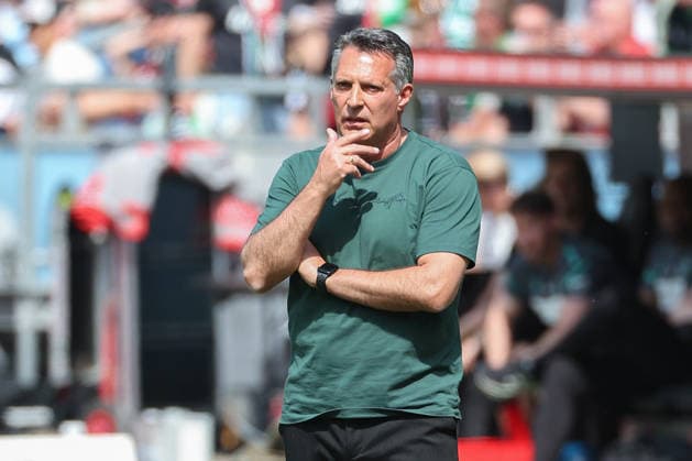 2. Bundesliga - Hannover 96 - SC Preußen Münster am 03.05.2026 in der Heinz von Heiden Arena in Hannover Trainer Alois Schwartz (Muenster) nachdenklich *** 2 Bundesliga Hannover 96 SC Preußen Münster on 03 05 2026 at the Heinz von Heiden Arena in Hannover Coach Alois Schwartz Muenster pensive MH