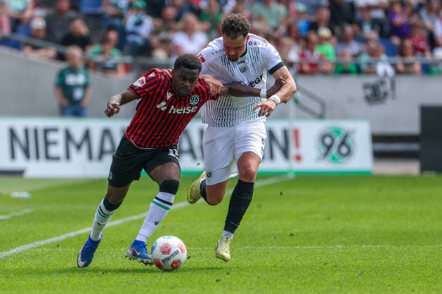 2 Bundesliga Hannover 96 SC Preußen Münster on 03 05 2026 at Heinz von Heiden Arena in Hannover Noel Aseko Nkili Hannover 15 vs Yassine Bouchama Muenster 5 MH