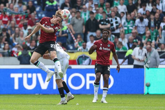 2. Bundesliga - Hannover 96 - SC Preußen Münster am 03.05.2026 in der Heinz von Heiden Arena in Hannover Stefan Teitur Thordarson (Hannover 23) im Kopfballduell mit Imad Rondic (Muenster 29) *** 2 Bundesliga Hannover 96 SC Preußen Münster on 03 05 2026 at Heinz von Heiden Arena in Hannover Stefan Teitur Thordarson Hannover 23 in header duel with Imad Rondic Muenster 29 MH