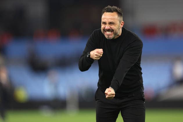 Aston Villa gegen Tottenham 3. Mai 2026, Aston Premier League Fußball Aston Villa gegen Tottenham Hotspur Tottenham Hotspur Manager Roberto De Zerbi feiert den Sieg Foto Charlotte Wilson Abseits Aston UK  Copyright: xCharlottexWilsonx xOffsidexOffside