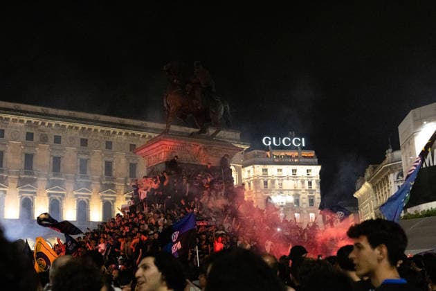 Fans celebrate Inter s early Scudetto victory in Milan MILAN, ITALY - MAY 3: People celebrate Inter Milan s early Serie A victory with chants, smoke bombs, and flags in Milan, Italy, on May 3, 2026. By defeating Parma, Inter Milan mathematically secured their 21st Championship (Scudetto) victory on matchday 35, before the end of the Italian Serie A season. Andrea Carrubba Anadolu Milan Italy. Editorial use only. Please get in touch for any other usage.  Copyright: x2026xAnadoluxAndreaxCarrubbax