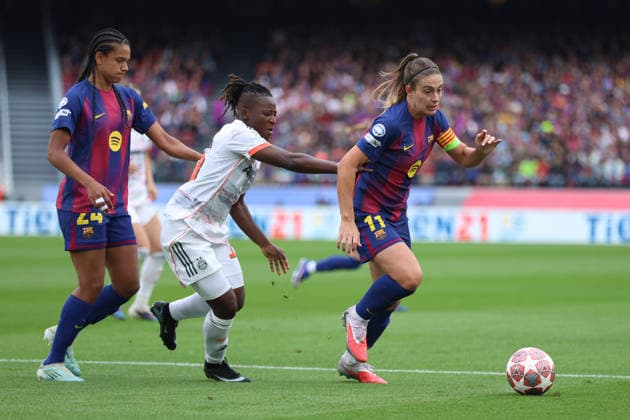 BARCELONA, SPAIN, MAY 3: Alexia Putellas (11 FC Barcelona, Barca receives pressure from Bernadette Amani (15 Bayern Munich) during the UEFA Womens Champions League match between FC Barcelona and Bayern Munich at Spotify Camp Nou on May 3rd, 2026 in Barcelona, Spain (Photo by Alexander Canillas Sports Press Photo)  Copyright: xAlexanderxCanillas SPPx Sportspressphoto_SPR141634