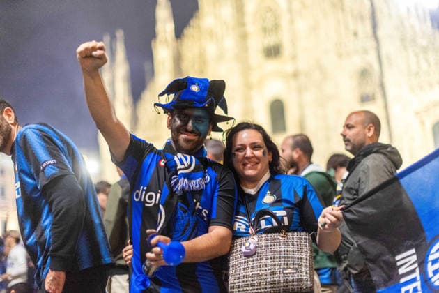 Festeggiamenti dei tifosi dell™Inter in Piazza del Duomo per la vittoria dello scudetto 2025-2026 - Milano, Italia - Domenica, 3 maggio 2026 (foto Stefano Porta LaPresse) Inter fans celebrate in Piazza del Duomo after winning the 2025-2026 Scudetto. - Milan, Italy - Sunday, May 3, 2026. (foto Stefano Porta LaPresse)  Copyright: xStefanoxPortax LaPressex