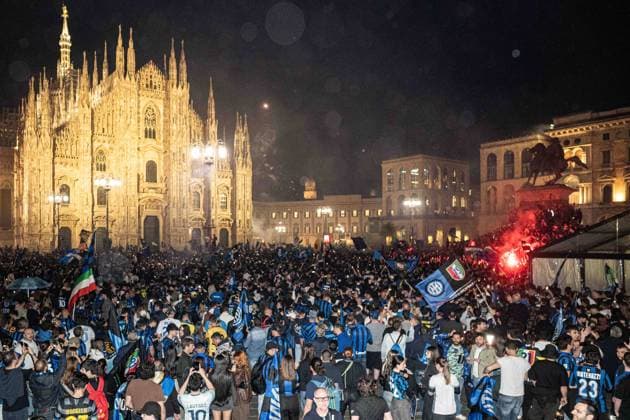 Milan, Inter celebrate their Scudetto victory  Copyright: xSTEFANOxDExGRANDISx xipa-agency.netx xSTEFANOxDExGRANDISx IPA_Agency_IPA74419534  Copyright: xIMAGO STEFANOxDExGRANDISx xipa-agency.netx xIMAGO IndependentxPhotoxAgencyxInt.x IPA_Agency_IPA74419534
