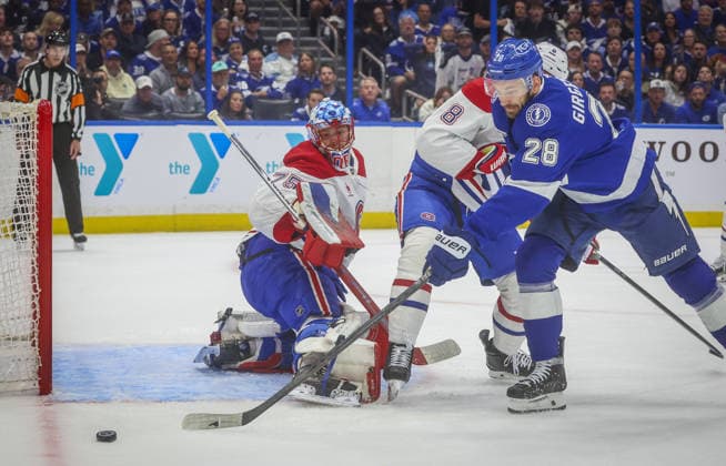 May 4, 2026, Tampa, Fl, US: Montro al Canadiens goaltender Jakub Dobes (75) watches as Tampa Bay Lightning center Zemgus Girgensons (28) attempts to gather the puck while holding off Montro al Canadiens defenseman Mike Matheson (8) during the first period in Game 7 on Sunday, May 3, 2026, at Benchmark International Arena in Tampa, Fla. Tampa US - ZUMAm67_ 20260504_zaf_m67_001 Copyright: xDirkxShaddx