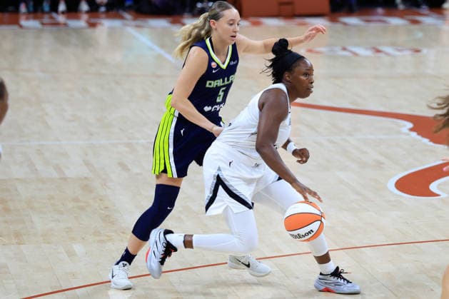 AUSTIN, TX - MAY 03: Las Vegas Aces guard Chelsea Gray 12 dribbles past Dallas Wings guard Paige Bueckers 5 during the game on May 03, 2026, at the Moody Center in Austin, TX. (Photo by Adam Davis Icon Sportswire) WNBA, Basketball Damen, USA MAY 03 Preseason Las Vegas Aces vs Dallas Wings EDITORIAL USE ONLY Icon260503226
