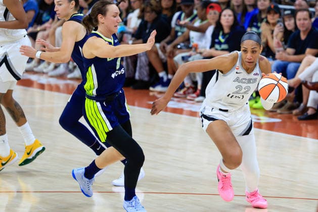 AUSTIN, TX - MAY 03: Las Vegas Aces center A ja Wilson 22 dribbles past Dallas Wings forward Alanna Smith 8 during the game on May 03, 2026, at the Moody Center in Austin, TX. (Photo by Adam Davis Icon Sportswire) WNBA, Basketball Damen, USA MAY 03 Preseason Las Vegas Aces vs Dallas Wings EDITORIAL USE ONLY Icon260503412