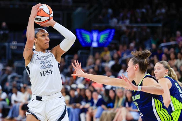 AUSTIN, TX - MAY 03: Las Vegas Aces center A ja Wilson 22 takes a shot over Dallas Wings forward Alysha Clark 32 during the game on May 03, 2026, at the Moody Center in Austin, TX. (Photo by Adam Davis Icon Sportswire) WNBA, Basketball Damen, USA MAY 03 Preseason Las Vegas Aces vs Dallas Wings EDITORIAL USE ONLY Icon260503780