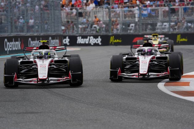 Oliver Bearman (Toyota Gazoo Racing Haas F1 Team, Großbritannien, 87) und Esteban Ocon (Toyota Gazoo Racing Haas F1 Team, Frankreich, 31) USA, Formel 1 Weltmeisterschaft, Miami Grand Prix, Miami International Autodrome, Miami Gardens, Rennen, Saison 2026, 03.05.2026 USA, Formel 1 Weltmeisterschaft, Miami Grand Prix, Miami International Autodrome, Miami Gardens, Rennen, Saison 2026, 03.05.2026 Miami Gardens *** Oliver Bearman Toyota Gazoo Racing Haas F1 Team, Great Britain, 87 and Esteban Ocon Toyota Gazoo Racing Haas F1 Team, France, 31 USA, Formula 1 World Championship, Miami Grand Prix, Miami International Autodrome, Miami Gardens, Race, 2026 season, 03 05 2026 USA, Formula 1 World Championship, Miami Grand Prix, Miami International Autodrome, Miami Gardens, Race, 2026 season, 03 05 2026 Miami Gardens Copyright: xEibner-Pressefoto ScottxColemanx EP_SCN