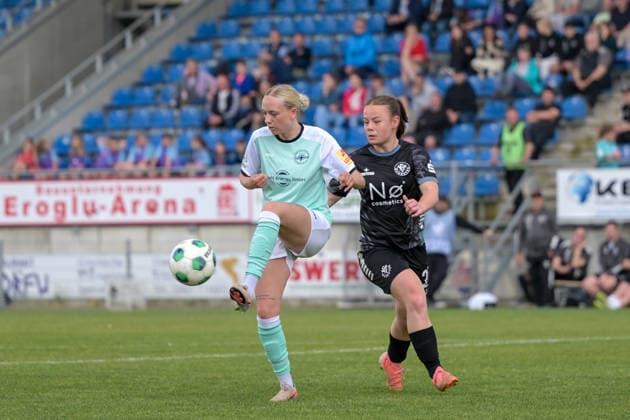 03 05 2026, Football, 2 Womens Bundesliga, 2025 2026, Matchday 24, VfR Warbeyen SG 99 Andernach Isabel Pfeiffer Andernach takes the ball in the penalty area and lays it off for a teammate Kleve Bresserbergstadion North Rhine-Westphalia Germany