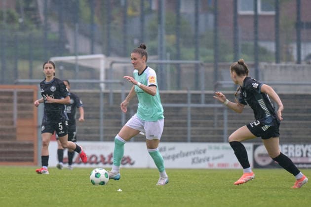 03 05 2026, Football, 2 Womens Bundesliga, 2025 2026, 24 Matchday, VfR Warbeyen SG 99 Andernach Carolin Schraa Andernach wins the ball Kleve Bresserbergstadion North Rhine-Westphalia Germany