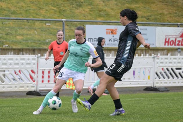 03 05 2026, Soccer, 2 Womens Bundesliga, 2025 2026, 24 Matchday, VfR Warbeyen SG 99 Andernach Vanessa Zilligen 15 Andernach plays Ebla Gouriye Warbeyen from Kleve Bresserbergstadion North Rhine-Westphalia Germany