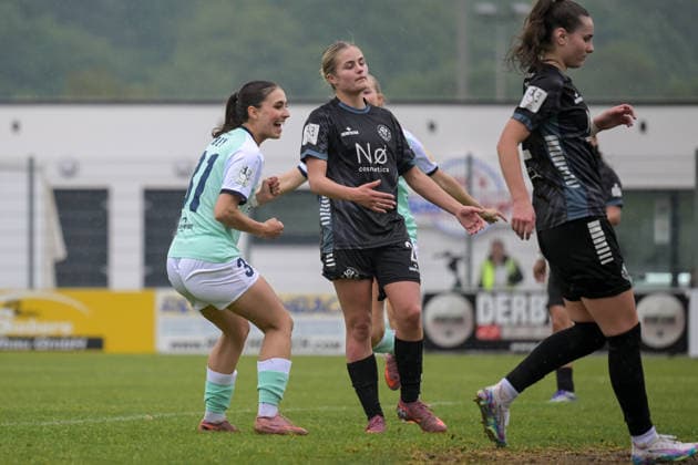 03 05 2026, Football, 2 Womens Bundesliga, 2025 2026, Matchday 24, VfR Warbeyen SG 99 Andernach Muriel Bey 31 Andernach cheers after her goal Isa Hoevers 2 Warbeyen cant believe it Kleve Bresserbergstadion North Rhine-Westphalia Germany