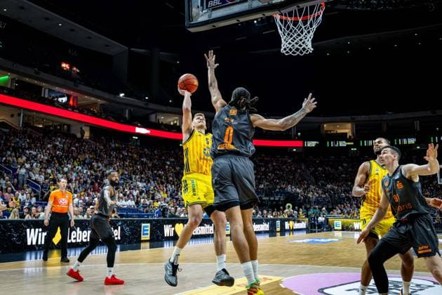 Basketball Berlin 03 05 2026 Season 2025 2026 EasyCredit BBL 1 Bundesliga Men, Men Alba Berlin NINERS Chemnitz Sam Griesel Alba Berlin, No 05 Corey Davis Chemnitz, No 05