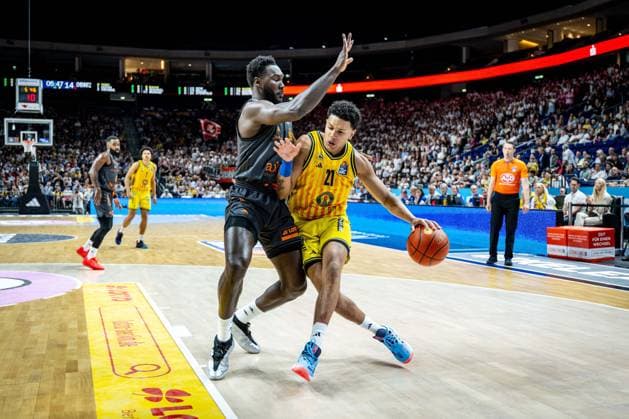 Basketball Berlin 03 05 2026 Season 2025 2026 EasyCredit BBL 1 Bundesliga Men, Men Alba Berlin NINERS Chemnitz Michael Rataj Alba Berlin, No 21 Mike Amadou Sow Chemnitz, No 12