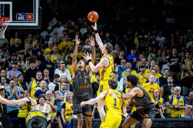 Basketball Berlin 03 05 2026 Season 2025 2026 EasyCredit BBL 1 Bundesliga Men, Men Alba Berlin NINERS Chemnitz Justin Bean Alba Berlin, No 34 Kevin Yebo Chemnitz, No 00