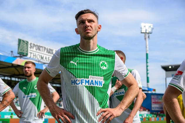 03.05.2026 - Fussball - Saison 2025 2026 - 2. Fussball - Bundesliga - Derby Frankenderby - 32. Spieltag: SpVgg Greuther Fürth ( Kleeblatt ) - 1. FC Nürnberg FCN ( Club ) - Sportfoto Zink - xwoxzix - DFL regulations prohibit any use of photographs as image sequences and or quasi-video - only for editorial use - Branimir Hrgota (10, SpVgg Greuther Fürth ) nach Spielende *** 03 05 2026 Soccer Season 2025 2026 2 Soccer Bundesliga Derby Frankenderby 32 Matchday SpVgg Greuther Fürth Kleeblatt 1 FC Nürnberg FCN Club Sportfoto Zink xwoxzix DFL regulations prohibit any use of photographs as image sequences and or quasi video only for editorial use Branimir Hrgota 10, SpVgg Greuther Fürth after the end of the match