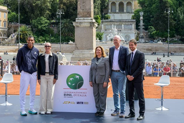Iga Swiatek e Felix Auger-Aliassime, Giulia Orlandi, Roland Herfel Paolo Lorenzi durante il sorteggio dei tabelloni degli Internazionali D™Italia di tennis a Piazza del Popolo. LunedÃ¬ 4 Maggio 2026. News  Copyright: xValentinaxStefanelli LaPressex