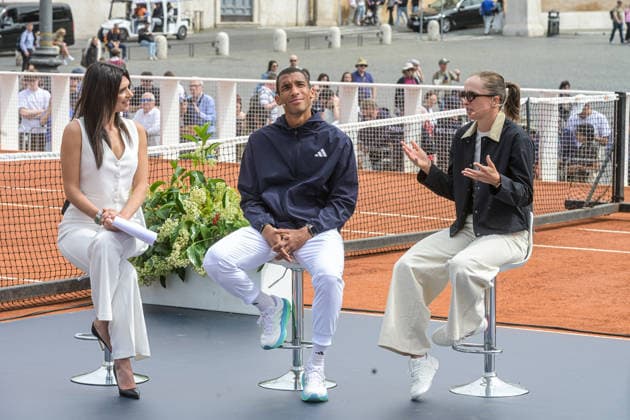 Iga Swiatek e Felix Auger-Aliassime durante il sorteggio dei tabelloni degli Internazionali D™Italia di tennis a Piazza del Popolo. LunedÃ¬ 4 Maggio 2026. News  Copyright: xValentinaxStefanelli LaPressex