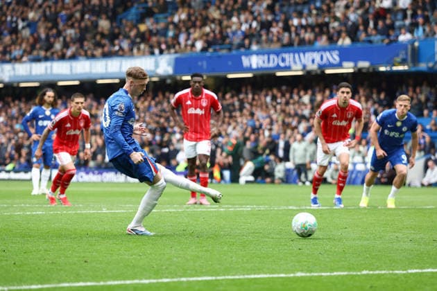 Chelsea v Nottingham Forest, Premier League Cole Palmer of Chelsea misses a penalty during the Chelsea v Nottingham Forest Premier League match at Stamford Bridge, London, England on 4 May 2026 Credit: Ian Stephen Every Second Media Editorial use only. All images are copyright Every Second Media Limited. No images may be reproduced without prior permission. All rights reserved. Premier League and Football League images are subject to licensing agreements with Football DataCo Limited. see https: www.football-dataco.com Copyright: xIMAGO EveryxSecondxMediax ESM-1973-0046 IanxStephenx xEveryxSecondxMediax