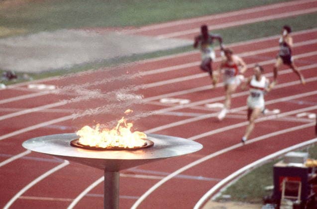 July 17, 1976, Montreal, Pq, Canada: La flamme olympique brille au-dessus de la piste tandis que les concurrents se disputent la premioÂ¨re place aux Jeux olympiques d o to de Montro al de 1976. (PHOTO PC archives) The Flame Burns On  - ZUMAc35_ 19760717_zaf_c35_002 Copyright: xFilex