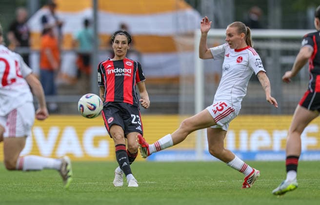 GER, Frankfurt, Eintracht Frankfurt vs FC Nuremberg, Google Pixel Bundesliga, Football, DFB, Season 2025 2026, Stadion am Brentanobad, 24 Matchday in picture f l Sara Doorsoun Eintracht Frankfurt Women 23 , Emöke Papai 1 FC Nuremberg Women 15 DFB DFL REGULATIONS PROHIBIT ANY USE OF PHOTOGRAPHS AS IMAGE SEQUENCES AND OR QUASI VIDEO, 04 05 2026 Copyright: HMBxMedia HendrikxHamelau