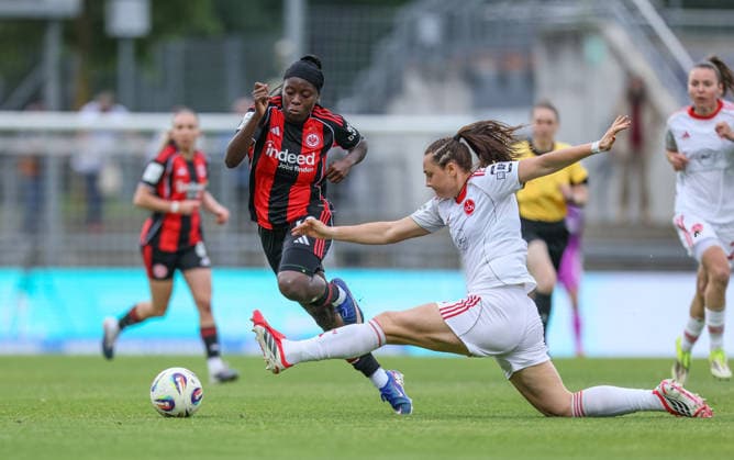 GER, Frankfurt, Eintracht Frankfurt vs FC Nürnberg, Google Pixel Bundesliga, Fussball, DFB, Spielzeit 2025 2026, Stadion am Brentanobad, 24. Spieltag im Bild v.l.: Nicole Anyomi (Eintracht Frankfurt Frauen 19), Leia Varley (1. FC Nürnberg Frauen 7), Zweikampf DFB DFL REGULATIONS PROHIBIT ANY USE OF PHOTOGRAPHS AS IMAGE SEQUENCES AND OR QUASI-VIDEO, 04.05.2026 *** GER, Frankfurt, Eintracht Frankfurt vs FC Nürnberg, Google Pixel Bundesliga, Football, DFB, Season 2025 2026, Stadion am Brentanobad, 24 Matchday in the picture from l Nicole Anyomi Eintracht Frankfurt Women 19 , Leia Varley 1 FC Nürnberg Women 7 , Duel DFB DFL REGULATIONS PROHIBIT ANY USE OF PHOTOGRAPHS AS IMAGE SEQUENCES AND OR QUASI VIDEO, 04 05 2026 Copyright: HMBxMedia HendrikxHamelau