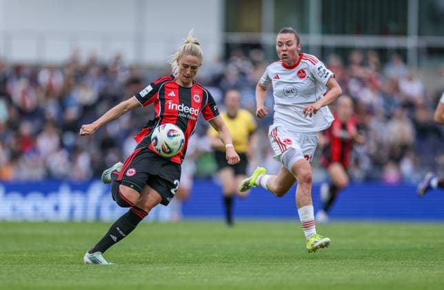 GER, Frankfurt, Eintracht Frankfurt vs FC Nürnberg, Google Pixel Bundesliga, Football, DFB, Season 2025 2026, Stadion am Brentanobad, 24 Matchday in picture v l Rebecka Blomqvist Eintracht Frankfurt Women 28 , Julia Pollak 1 FC Nürnberg Women 22 , Duel DFB DFL REGULATIONS PROHIBIT ANY USE OF PHOTOGRAPHS AS IMAGE SEQUENCES AND OR QUASI VIDEO, 04 05 2026 Copyright: HMBxMedia HendrikxHamelau