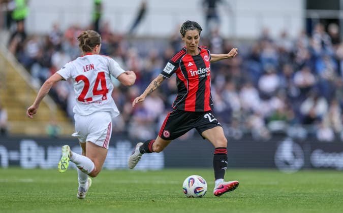 GER, Frankfurt, Eintracht Frankfurt vs FC Nürnberg, Google Pixel Bundesliga, Football, DFB, Season 2025 2026, Stadion am Brentanobad, 24 Matchday in picture v l Nastassja Lein 1 FC Nürnberg Women 24 , Sara Doorsoun Eintracht Frankfurt Women 23 DFB DFL REGULATIONS PROHIBIT ANY USE OF PHOTOGRAPHS AS IMAGE SEQUENCES AND OR QUASI VIDEO, 04 05 2026 Copyright: HMBxMedia HendrikxHamelau
