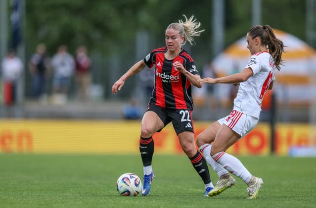 GER, Frankfurt, Eintracht Frankfurt vs FC Nürnberg, Google Pixel Bundesliga, Football, DFB, Season 2025 2026, Stadion am Brentanobad, 24 Matchday in the picture from l Nadine Riesen Eintracht Frankfurt Women 22 , Sanja Homann 1 FC Nürnberg Women 19 DFB DFL REGULATIONS PROHIBIT ANY USE OF PHOTOGRAPHS AS IMAGE SEQUENCES AND OR QUASI VIDEO, 04 05 2026 Copyright: HMBxMedia HendrikxHamelau