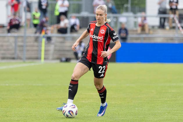 Google Pixel Womens Bundesliga Eintracht Frankfurt 1 FC Nuremberg, 04 05 2026 Nadine Riesen Eintracht Frankfurt 22 on the ball, clipping, portrait portrait, Eintracht Frankfurt 1 FC Nuremberg, Frankfurt, Stadion am Brentanobad, 4 5 2026 Copyright: xBEAUTIFULxSPORTS Gawlikx