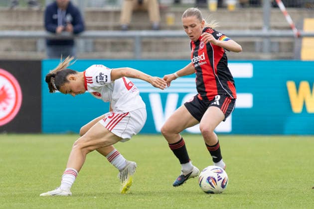Google Pixel Womens Bundesliga Eintracht Frankfurt 1 FC Nuremberg, 04 05 2026 Nastassja Lein 1 FC Nuremberg 24 Elisa Senß Senss Eintracht Frankfurt 6 in the duel for the ball, Eintracht Frankfurt 1 FC Nuremberg, Frankfurt, Stadion am Brentanobad, 4 5 2026 Copyright: xBEAUTIFULxSPORTS Gawlikx