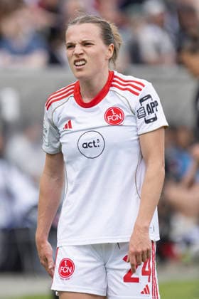 Google Pixel Womens Bundesliga Eintracht Frankfurt 1 FC Nuremberg, 04 05 2026 Nastassja Lein 1 FC Nuremberg 24 with pain-distorted face, clipping, portrait portrait, Eintracht Frankfurt 1 FC Nuremberg, Frankfurt, Stadion am Brentanobad, 4 5 2026 Copyright: xBEAUTIFULxSPORTS Gawlikx