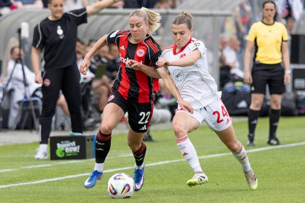 Google Pixel Womens Bundesliga Eintracht Frankfurt 1 FC Nuremberg, 04 05 2026 Nadine Riesen Eintracht Frankfurt 22 Nastassja Lein 1 FC Nuremberg 24 in the duel for the ball, Eintracht Frankfurt 1 FC Nuremberg, Frankfurt, Stadion am Brentanobad, 4 5 2026 Copyright: xBEAUTIFULxSPORTS Gawlikx