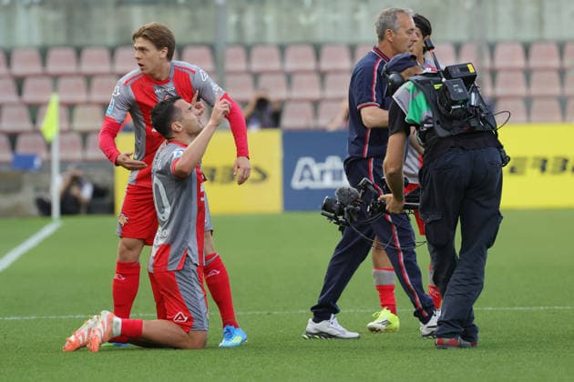 Cremonese s Federico Bonazzoli jubilates after scoring the goal 1-0 during the Serie A soccer match between Cremonese and Lazio at the Giovanni Zini Stadium in Cremona Italy - Sunday, 4 may 2026. - Soccer .  Copyright: xAlbertoxMariani LaPressex