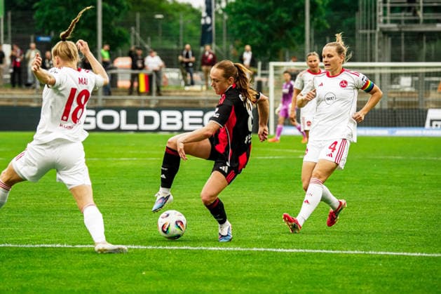 Germany Soccer Google Pixel Women Bundesliga 2025 2026 , 24 Matchday Eintracht Frankfurt Women vs 1 FC Nuremberg Women Stadion Am Brentanobad Frankfurt Lisanne Gräwe Lisanne Graewe Eintracht Frankfurt Women, 8 on the ball Copyright: xBennetxLongx
