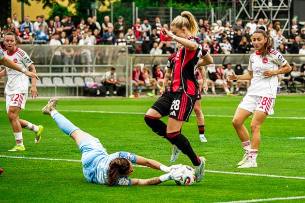Germany Soccer Google Pixel Women Bundesliga 2025 2026 , 24 Matchday Eintracht Frankfurt Women vs 1 FC Nuremberg Women Stadion Am Brentanobad Frankfurt Lourdes Romero 1 FC Nuremberg Women, 25 Parade, on the ball Copyright: xBennetxLongx