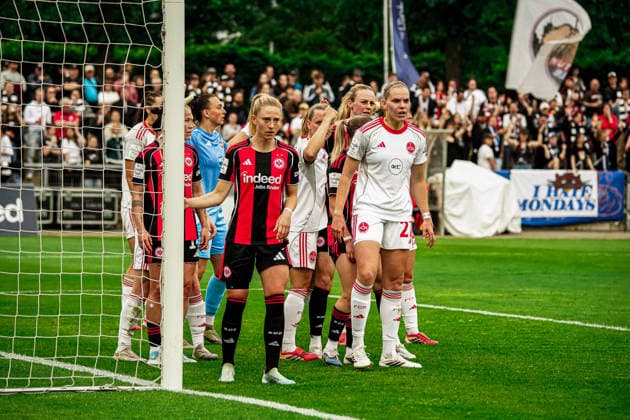 Germany Soccer Google Pixel Women Bundesliga 2025 2026 , 24 Matchday Eintracht Frankfurt Women vs 1 FC Nuremberg Women Stadion Am Brentanobad Frankfurt Corner kick, goal chance Copyright: xBennetxLongx