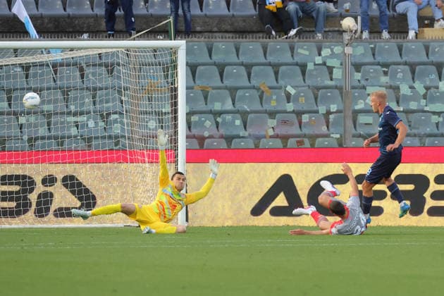Lazio™s Gustav Isaksen scores the goal 1- during the Serie A soccer match between Cremonese and Lazio at the Giovanni Zini Stadium in Cremona Italy - Sunday, 4 may 2026. - Soccer .  Copyright: xAlbertoxMariani LaPressex