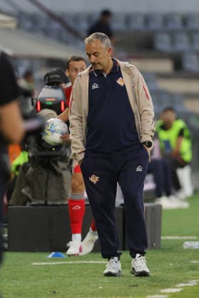 Cremonese s head coach Davide Nicola shows his dejection during the Serie A soccer match between Cremonese and Lazio at the Giovanni Zini Stadium in Cremona Italy - Sunday, 4 may 2026. - Soccer .  Copyright: xAlbertoxMariani LaPressex
