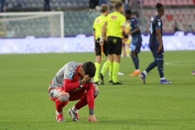 Cremonese s Martin Payero shows his dejection during the Serie A soccer match between Cremonese and Lazio at the Giovanni Zini Stadium in Cremona Italy - Sunday, 4 may 2026. - Soccer .  Copyright: xAlbertoxMariani LaPressex